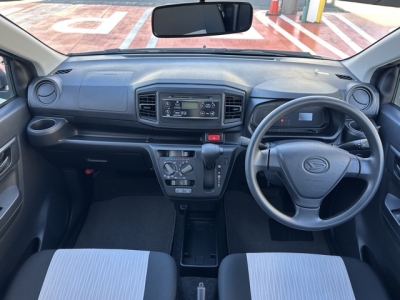ミライース(ダイハツ)中古車 後席内装