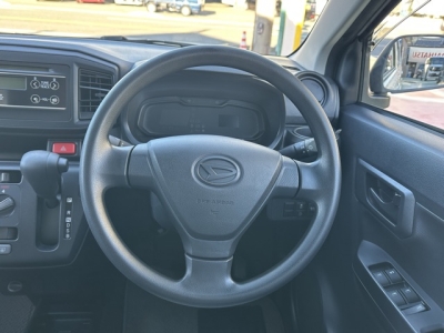 ミライース(ダイハツ)中古車 後席から見た前席