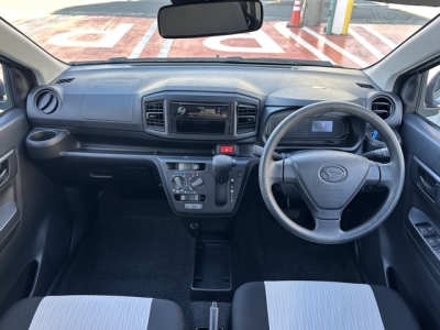 ミライース(ダイハツ)中古車 後席内装