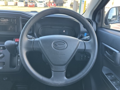 ミライース(ダイハツ)中古車 後席から見た前席