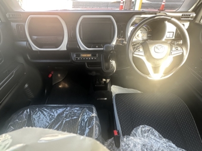 フレアクロスオーバー(マツダ)中古車 後席から見た前席