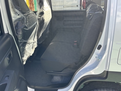 ハスラー(スズキ)届出済未使用車 後席内装