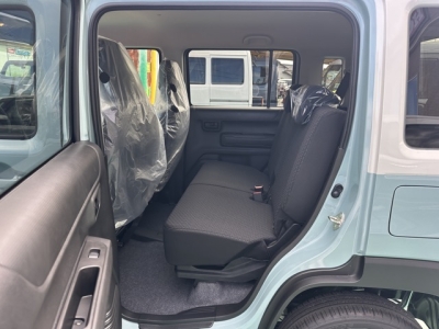 ハスラー(スズキ)届出済未使用車 後席内装