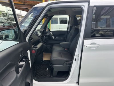 新型ルークス(ニッサン)中古車 前席内装