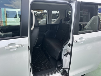 新型ルークス(ニッサン)中古車 後席内装