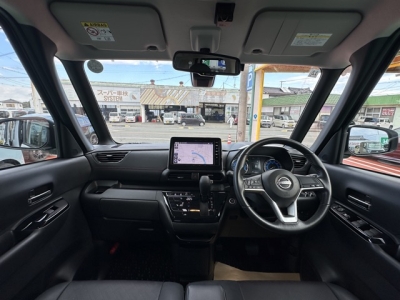 新型ルークス(ニッサン)中古車 後席から見た前席