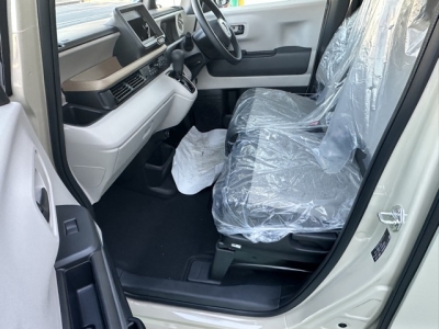 新型N-BOX(ホンダ)届出済未使用車 前席内装