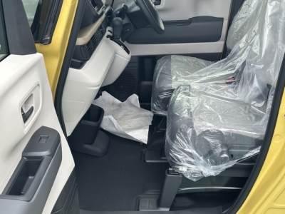 新型N-BOX(ホンダ)届出済未使用車 前席内装