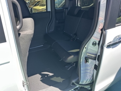 新型N-BOX(ホンダ)届出済未使用車 後席内装