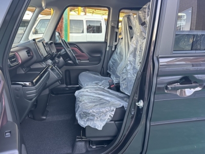 新型スペーシアカスタム(スズキ)届出済未使用車 前席内装