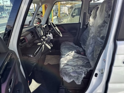 新型スペーシアカスタム(スズキ)届出済未使用車 前席内装