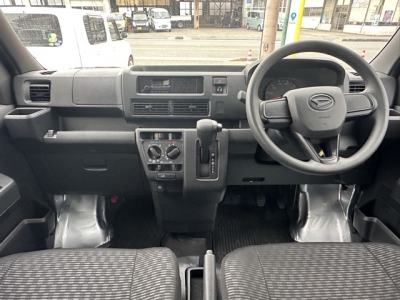 ハイゼットカーゴ(ダイハツ)中古車 後席から見た前席