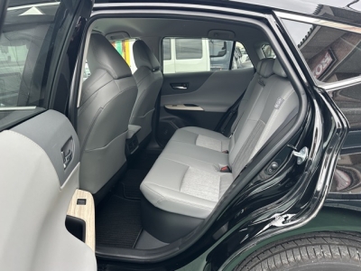 ハリアーハイブリッド(トヨタ)中古車 後席内装