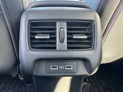 ZR-V(ホンダ)中古車 後席から見た前席