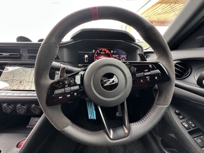 フェアレディZ(ニッサン)中古車 後席から見た前席