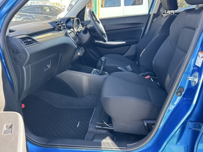 スイフト(スズキ)中古車 前席内装