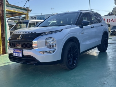 アウトランダーPHEV(三菱)中古車 前方