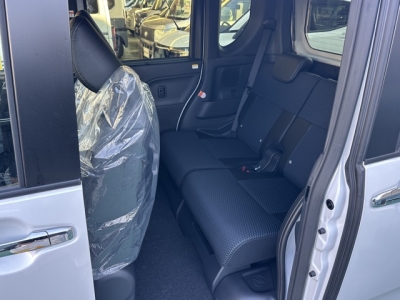 タントカスタム(ダイハツ)届出済未使用車 後席内装