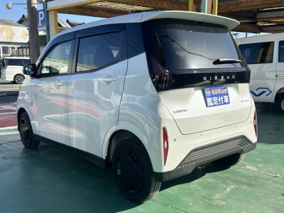 サクラ(ニッサン)中古車 後方