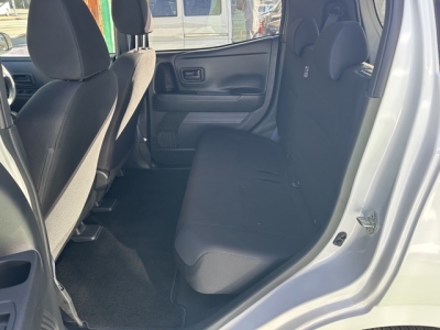 サクラ(ニッサン)中古車 後席内装