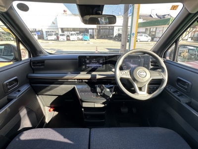 サクラ(ニッサン)中古車 後席から見た前席