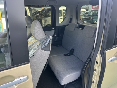 タント(ダイハツ)中古車 後席内装