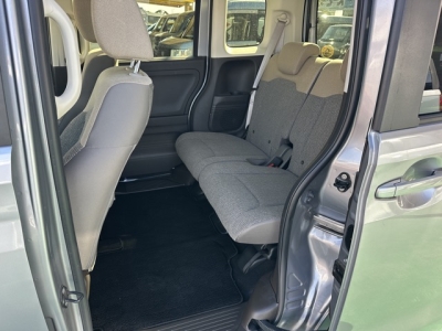 N-BOX(ホンダ)中古車 後席内装