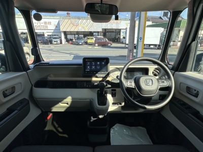 新型N-BOX(ホンダ)レンタＵＰ 後席から見た前席