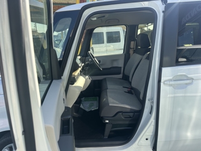 新型N-BOX(ホンダ)レンタＵＰ 前席内装