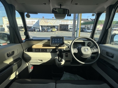 新型N-BOX(ホンダ)レンタＵＰ 後席から見た前席