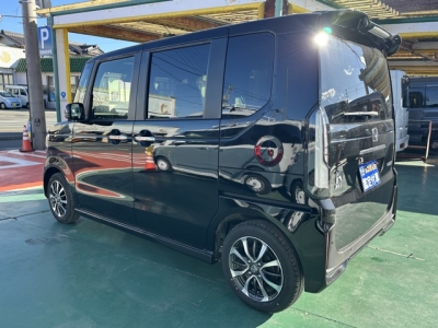 新型N-BOX(ホンダ)届出済未使用車 後方