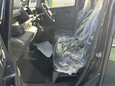 新型N-BOX(ホンダ)届出済未使用車 前席内装