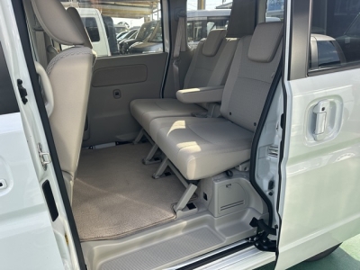 NV100クリッパーリオ(ニッサン)中古車 後席内装