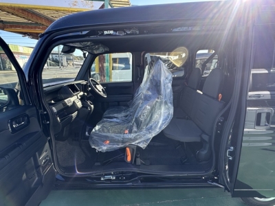 N-VAN(ホンダ)届出済未使用車 後席から見た前席