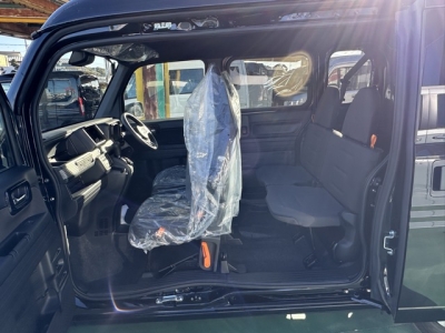 N-VAN(ホンダ)届出済未使用車 後席から見た前席