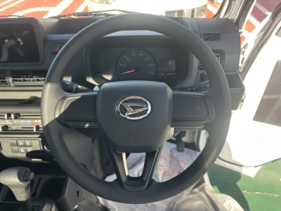 ハイゼットトラック(ダイハツ)届出済未使用車 後席から見た前席