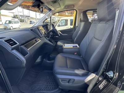 グランエース(トヨタ)中古車 前席内装