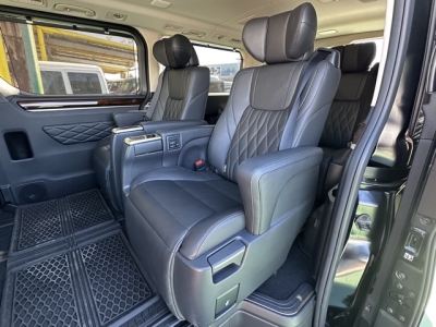 グランエース(トヨタ)中古車 後席内装