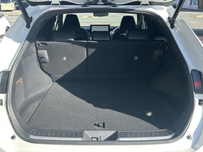 ハリアーPHEV(トヨタ)中古車 内外装写真他２