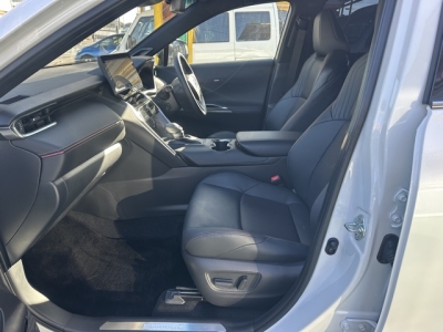 ハリアーPHEV(トヨタ)中古車 前席内装