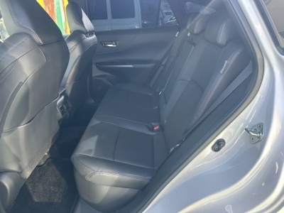 ハリアーPHEV(トヨタ)中古車 後席内装