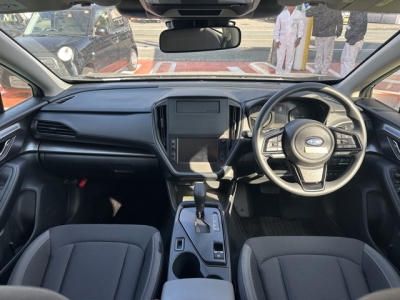 インプレッサ(スバル)中古車 後席から見た前席
