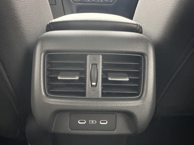 ZR-V(ホンダ)登録済未使用車 後席から見た前席