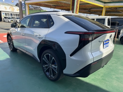bZ4X(トヨタ)中古車 後方