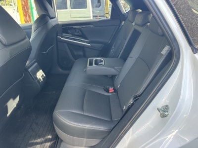 bZ4X(トヨタ)中古車 後席内装