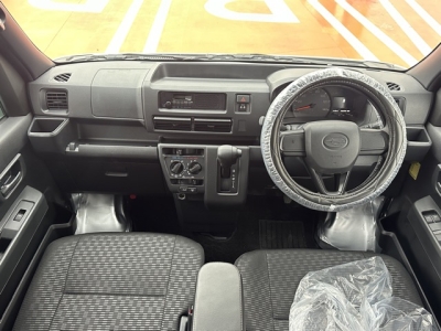 サンバーバン(スバル)中古車 後席から見た前席