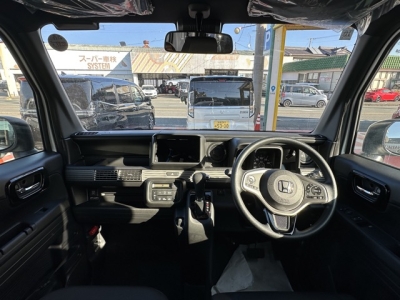 N-VAN(ホンダ)届出済未使用車 後席から見た前席