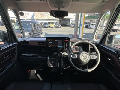 新型スペーシアカスタムのOEM(スズキ)中古車 後席から見た前席