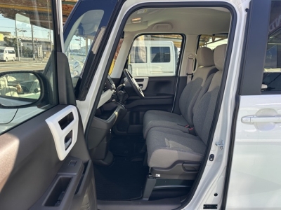 N-BOX(ホンダ)中古車 前席内装
