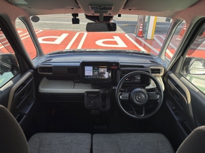 新型スペーシアのOEM(スズキ)中古車 後席から見た前席